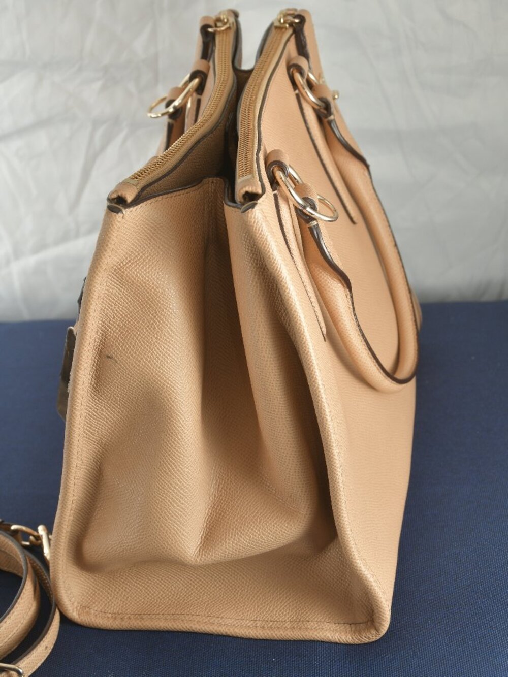 COACH - New W/o tags - Tan LARGE Purse - Picture 2 of 8
